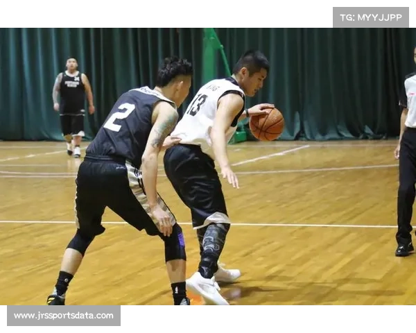 尹帅鼻梁被打断血喷裁判鞋仍抡重拳，赛后更衣室拳砸墙壁